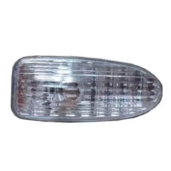 راهنما روی گلگیر ام وی ام ۵۳۰ (چپ)